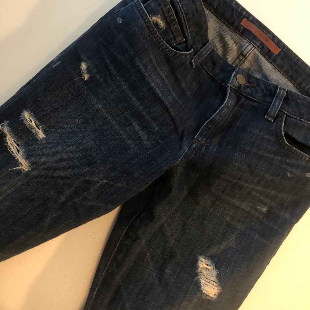 True ripped skinny blue denim. Rips at both knees